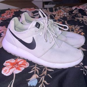 White Nike Roshe women's size 8